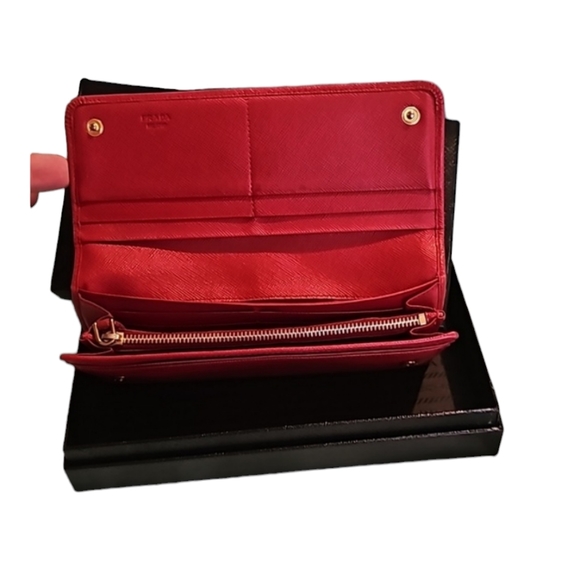 Prada Saffiano Fiocco Ribon Bifold Wallet. - Picture 5 of 16